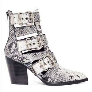 Jeffrey Campbell Caceres